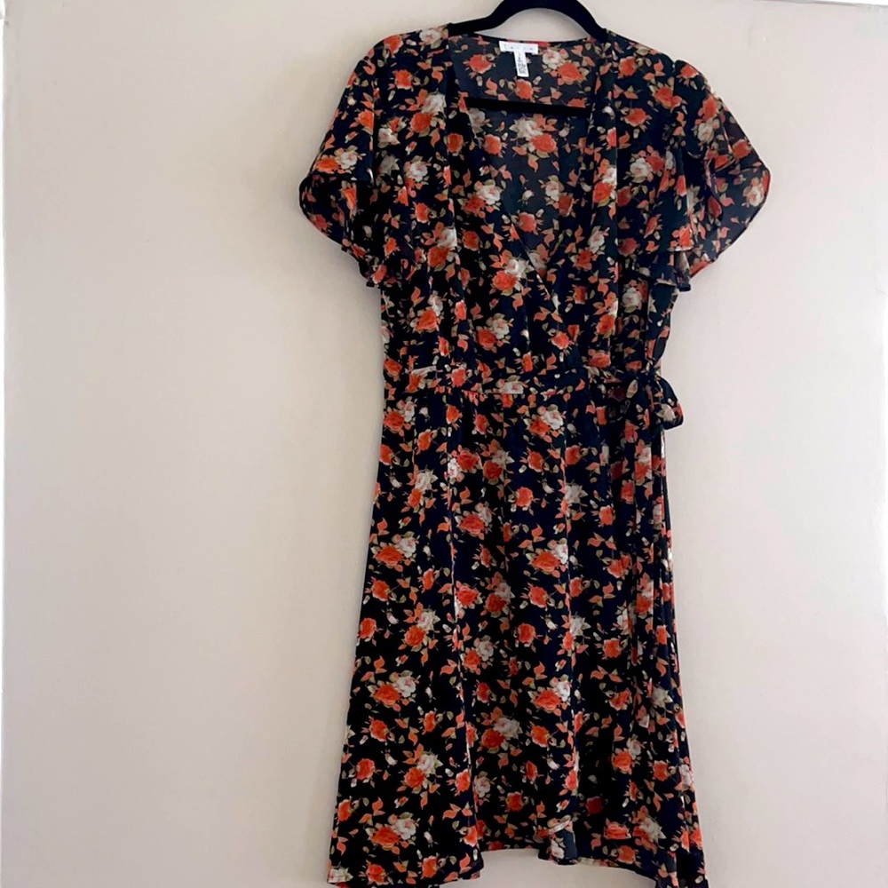 Wrap dress flower print.
